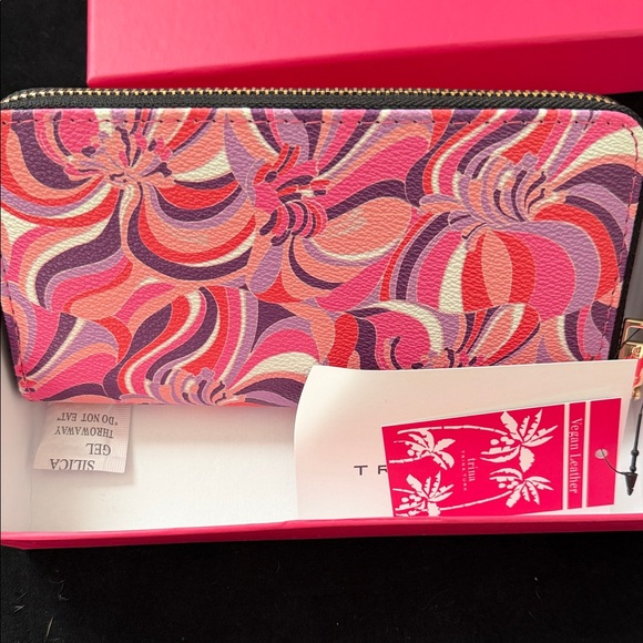 Trina Turk Vibrant Pink and Purple Swirl wallet - Picture 5 of 7